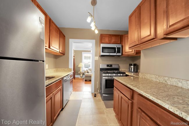 136 Alice Ave, House other with 4 bedrooms, 2 bathrooms and null parking in Bloomfield Township MI | Image 6
