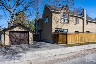 634 Edison Ave, Home with 3 bedrooms, 2 bathrooms and 3 parking in Ottawa ON | Image 3