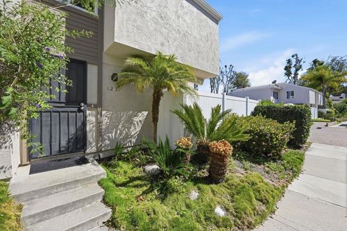 1237 Evergreen Dr, Cardiff by the Sea, CA, 92007-1014 | Card Image