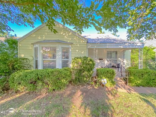 825 Davis Dr, Abilene, TX, 79605-2820 | Card Image