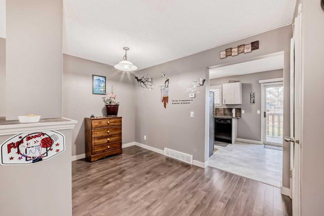 39 Abbeydale Villas Ne, Home with 3 bedrooms, 2 bathrooms and 1 parking in Calgary AB | Image 7