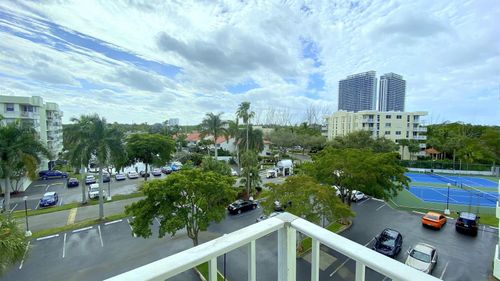 5j-16546 Ne 26th Avenue, North Miami Beach, FL, 33160 | Card Image