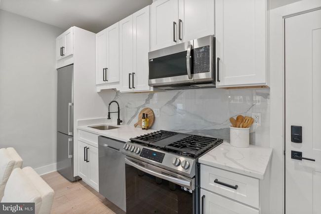 UNIT-1 - 2019 M St Ne, Condo with 2 bedrooms, 2 bathrooms and null parking in WASHINGTON DC | Image 8