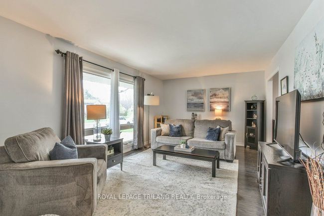 834 Viscount Rd, House other with 3 bedrooms, 2 bathrooms and 4 parking in London ON | Image 4