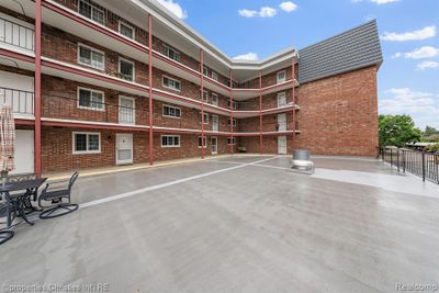 127 - 3439 Benjamin Avenue, Condo with 2 bedrooms, 2 bathrooms and null parking in Royal Oak MI | Image 3