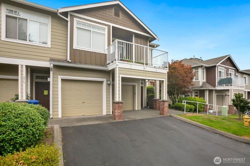 571-571 241st Ln Se, Sammamish, WA, 98074-3681 | Card Image