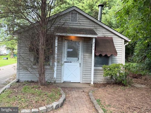 211 Perkiomen Ave, PHOENIXVILLE, PA, 19460-1185 | Card Image