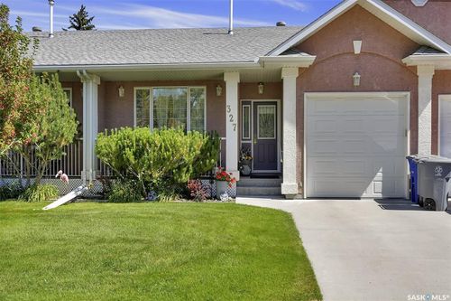327 Ross St, Lumsden, SK, S0G3C0 | Card Image
