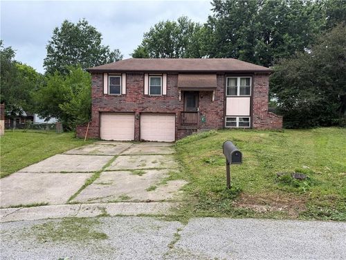3004 Nw Milford Pl, Blue Springs, MO, 64015-2879 | Card Image