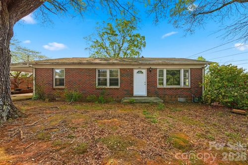 2610 20th Street Ln Ne, Hickory, NC, 28601-7967 | Card Image