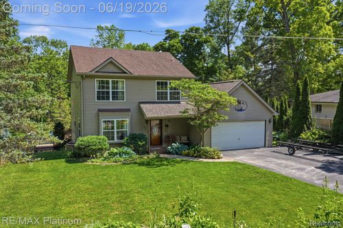 1321 Glen Oaks Rd, Holly, MI, 48442-8629 | Card Image