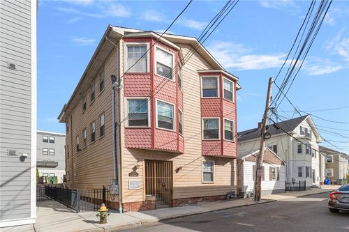 18 Piedmont St, Providence, RI, 02909-1042 | Card Image