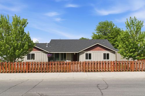 2425 Nw 7th St, Redmond, OR, 97756-1894 | Card Image