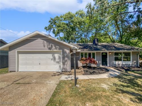 75 Sunset Dr, Berea, OH, 44017-1426 | Card Image