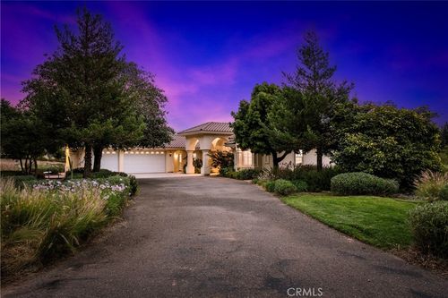 1125 Calle Atapaneo, Nipomo, CA, 93444-7807 | Card Image