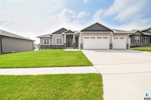 4204 N Interlachen Trl, Sioux Falls, SD, 57107-3093 | Card Image