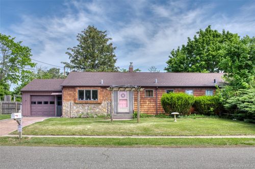 704B Patrick Street, Southampton, NY, 11978 | Card Image