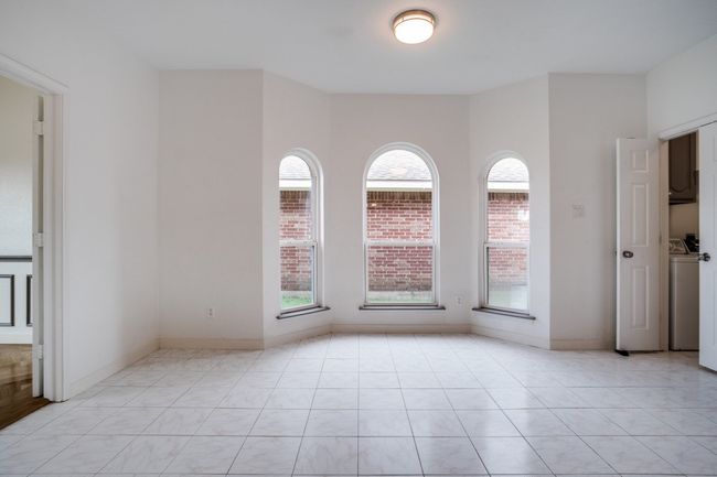 Unfurnished room featuring washer / dryer, light tile patterned floors, and baseboards | Image 15