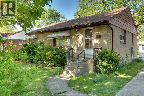 3256 Dominion Blvd, Windsor, ON, N9E2N5 | Card Image