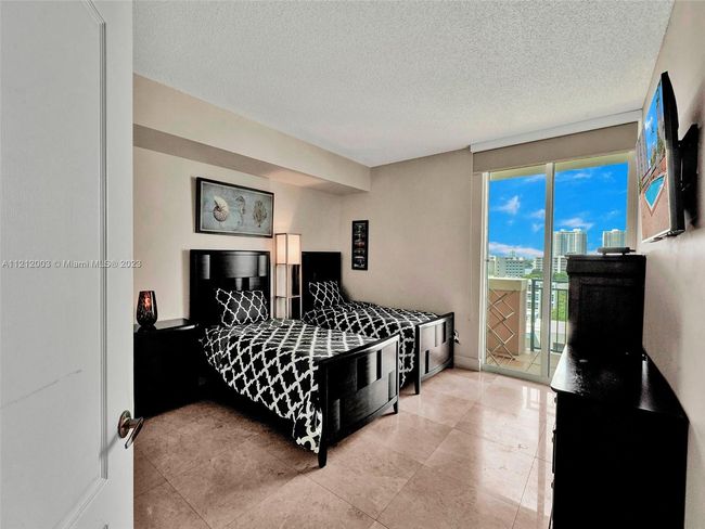 APT-806 - 17555 Atlantic Blvd, Condo with 2 bedrooms, 2 bathrooms and null parking in Sunny Isles Beach FL | Image 22