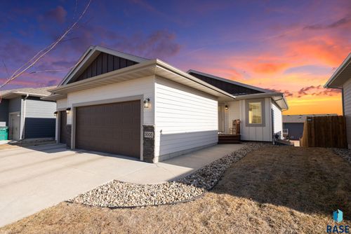 3000 S Richie Dr Drive, Sioux Falls, SD, 57106-7329 | Card Image