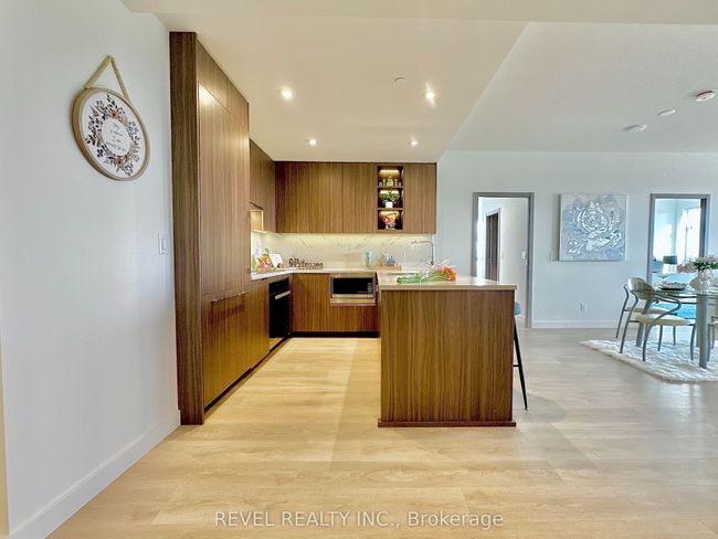 1902 - 25 Mcmahon Dr, Condo with 3 bedrooms, 3 bathrooms and 1 parking in North York ON | Image 5