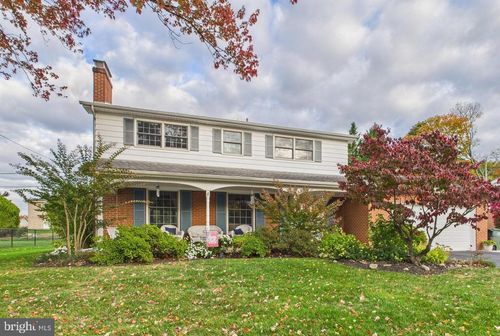 445 Quaker Dr, YORK, PA, 17402-4139 | Card Image