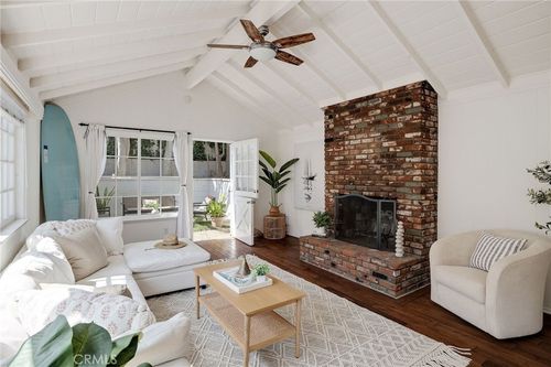 525 Manhattan Beach Blvd, Manhattan Beach, CA, 90266-4852 | Card Image