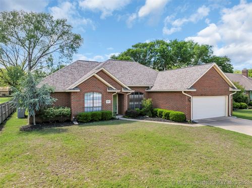 1601 Southern Hills Dr, Ardmore, OK, 73401-9065 | Card Image