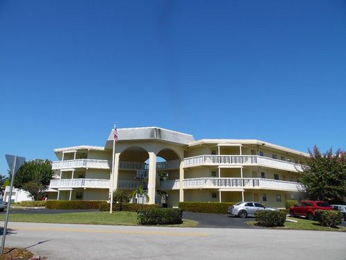 n102-1100 Ponce De Leon Cir, Vero Beach, FL, 32960-5385 | Card Image