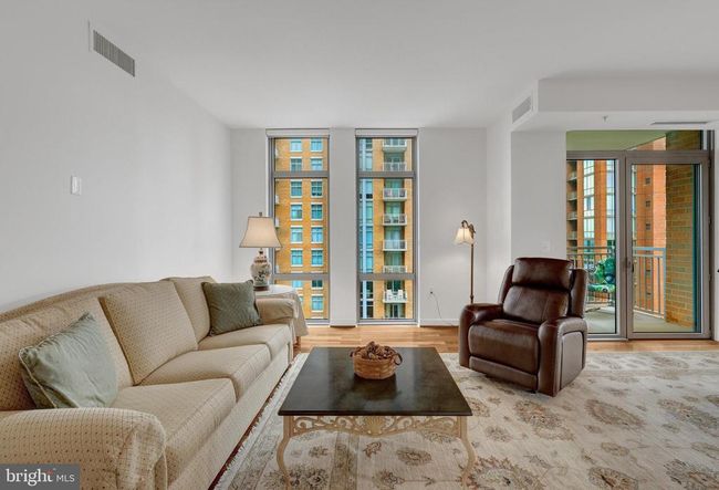 UNIT-907 - 11990 Market St, Condo with 3 bedrooms, 2 bathrooms and null parking in RESTON VA | Image 4