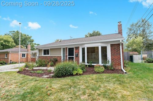 1405 Maple Dr, Rochester, MI, 48307-1536 | Card Image