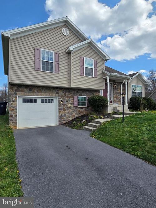 398 Hykes Rd E, GREENCASTLE, PA, 17225-8485 | Card Image