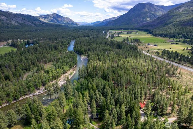 Short drive to North Cascades trailheads and wilderness gateways. Nearby trail access to River Run, Goat Creek, and more | Image 5