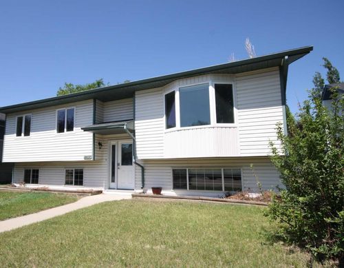 209 Strathaven Bay, Strathmore, AB, T1P1N4 | Card Image