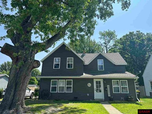214 Crosby Ave Ne, Madelia, MN, 56062-1729 | Card Image