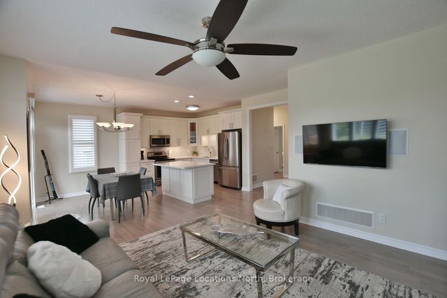 16 Starboard Cir, House other with 3 bedrooms, 3 bathrooms and 2 parking in Wasaga Beach ON | Image 10