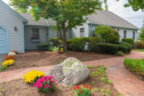 770 Tuckertown Rd, South Kingstown, RI, 02879-2730 | Card Image