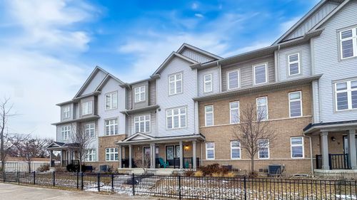 7 Cornerside Way, Whitby, ON, L1M0L8 | Card Image
