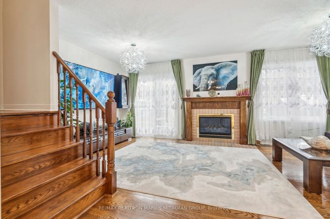 8 Louana Cres, Condo with 4 bedrooms, 4 bathrooms and 2 parking in Vaughan ON | Image 14