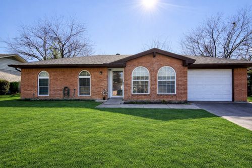 318 Ne Michael Dr, Burleson, TX, 76028-2717 | Card Image