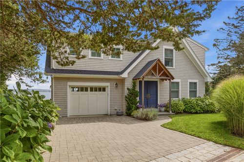 81 Bayside Ave, Portsmouth, RI, 02871-3931 | Card Image