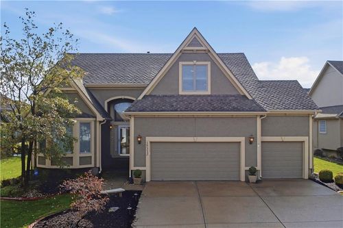 19313 W 98th St, Lenexa, KS, 66220-9725 | Card Image