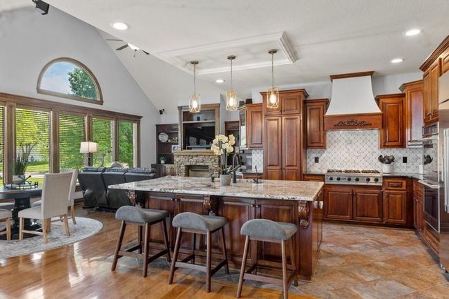 8127 Lone Elm Rd, House other with 5 bedrooms, 5 bathrooms and null parking in Lenexa KS | Image 12