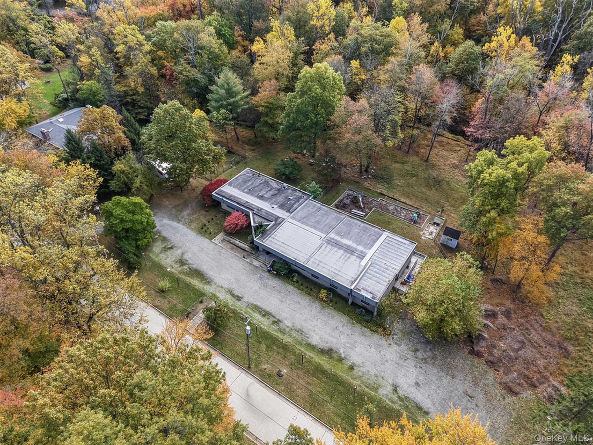 Commercial Sale in Greenburgh 4