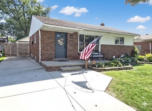 32020 Thorncrest St, Saint Clair Shores, MI, 48082-1234 | Card Image