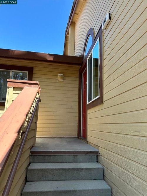 161 Tuscany Ct, Hercules, CA, 94547-2217 | Card Image