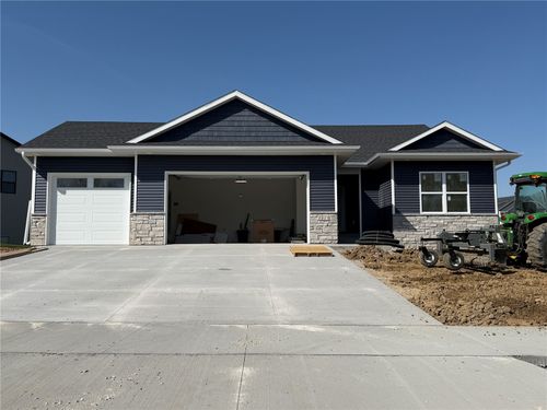 1415 Legend Dr, Tiffin, IA, 52340-1302 | Card Image