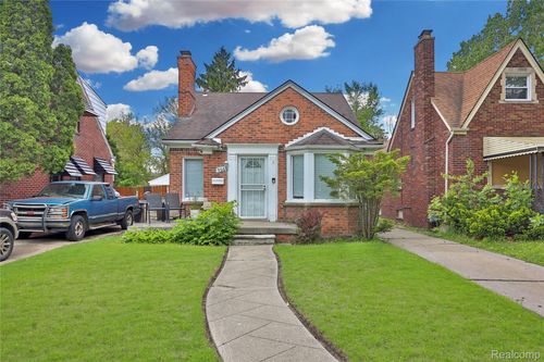 9666 E Outer Dr, Detroit, MI, 48213-1586 | Card Image