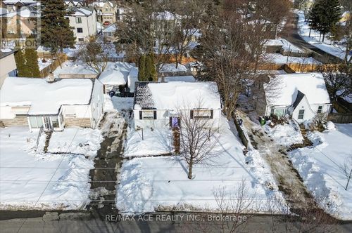 75 Brooklawn Ave, Scarborough, ON, M1M2P7 | Card Image